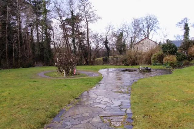 Doon well and Doon Rock