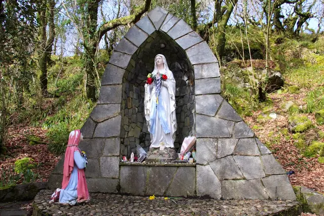 Doon well and Doon Rock